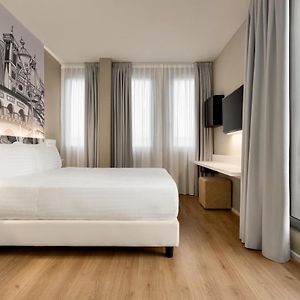 Camera standard con letto queen size
